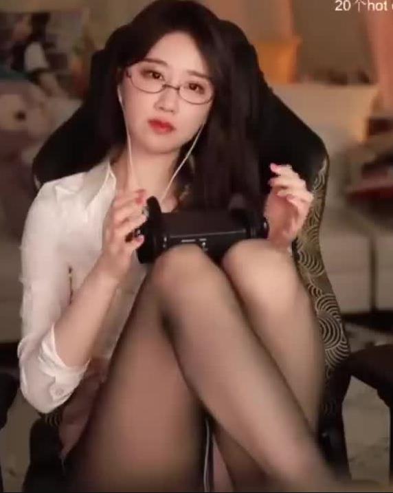 1015145610.jpg ASMR 舒服的掏耳朵,口腔音 _ 轩子巨2兔