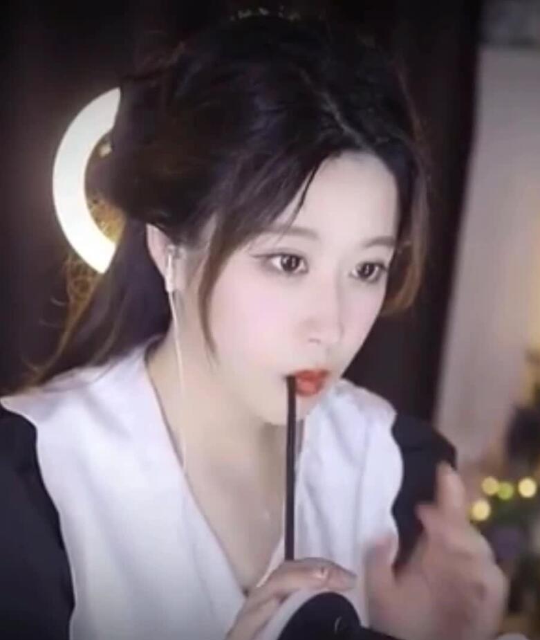 虎牙大伊伊魔法书福利ASMR手势口腔音