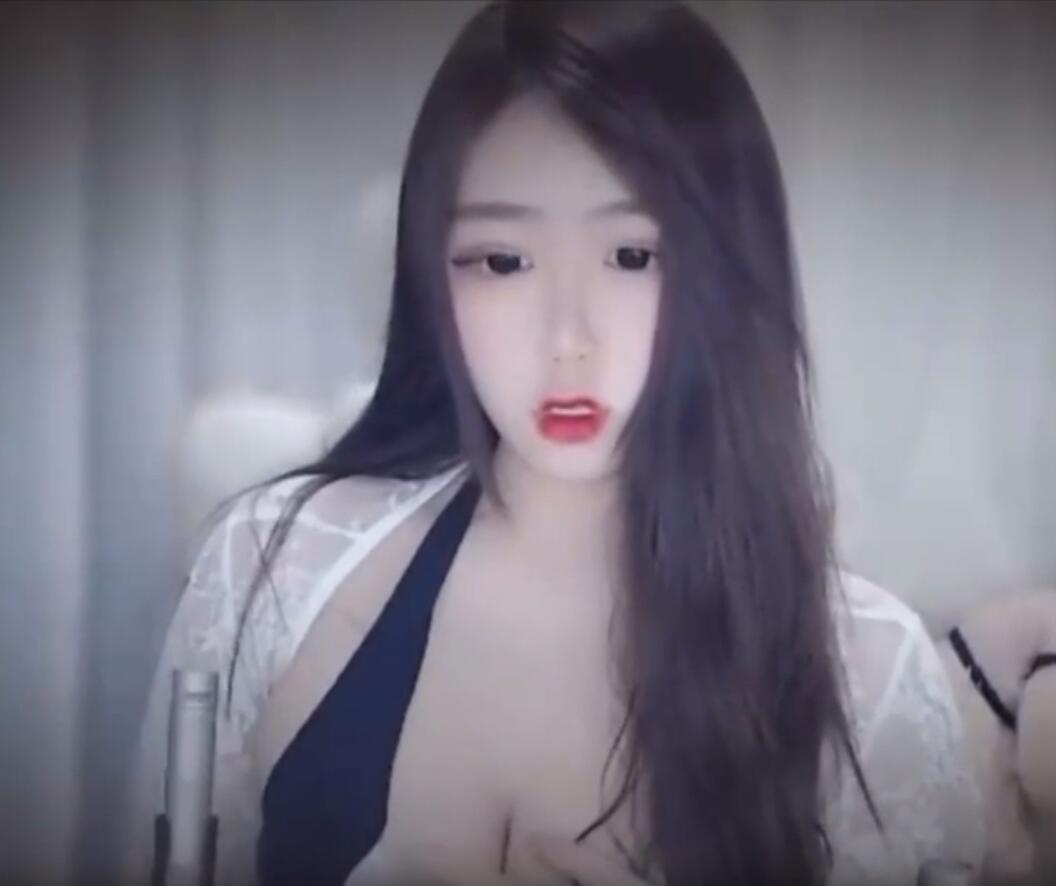 0212143158.jpg 虎牙小曦老师福利视频212